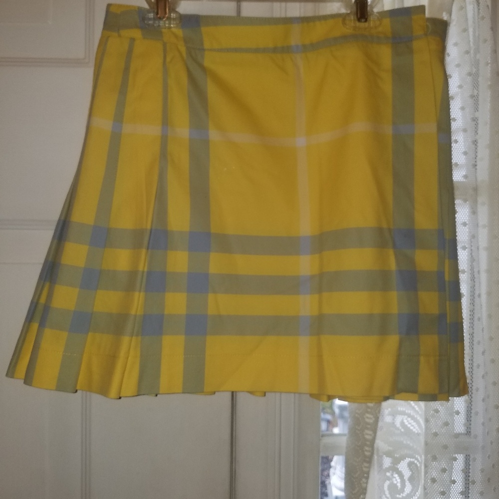 Burberry golf skirt